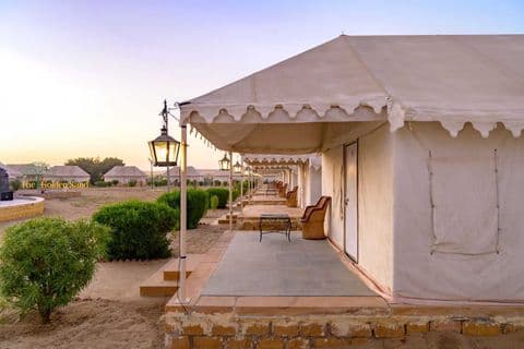 Deluxe Tent image 2